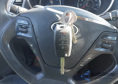 2017 Kia Forte Lx z USA, uszkodzony, nr VIN 3KPFK4A70HE042761